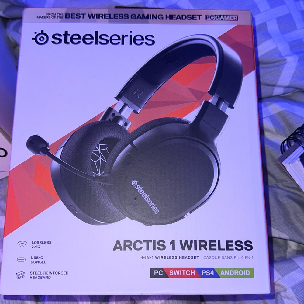Steel series Arctis 1 wireless headphones